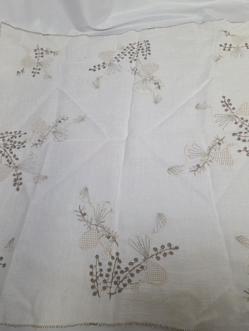 Vintage Hand Embroidered‎ White Table Cloth 27x27